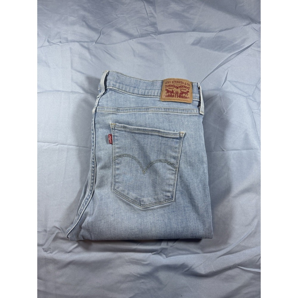 Women's Levi's 720 High Rise Super Skinny Size 32 Distressed Light Wash Jeans